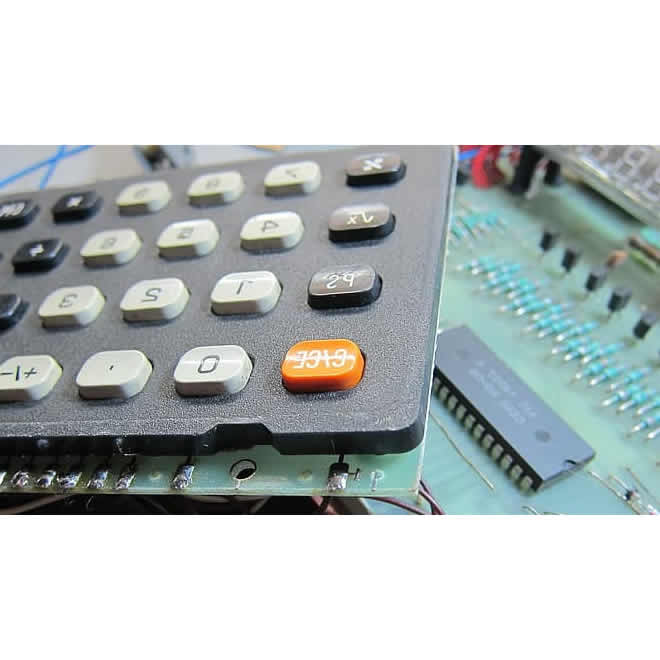 electronics-retro-electronics-calculator-repair-keypad-disassembled.3